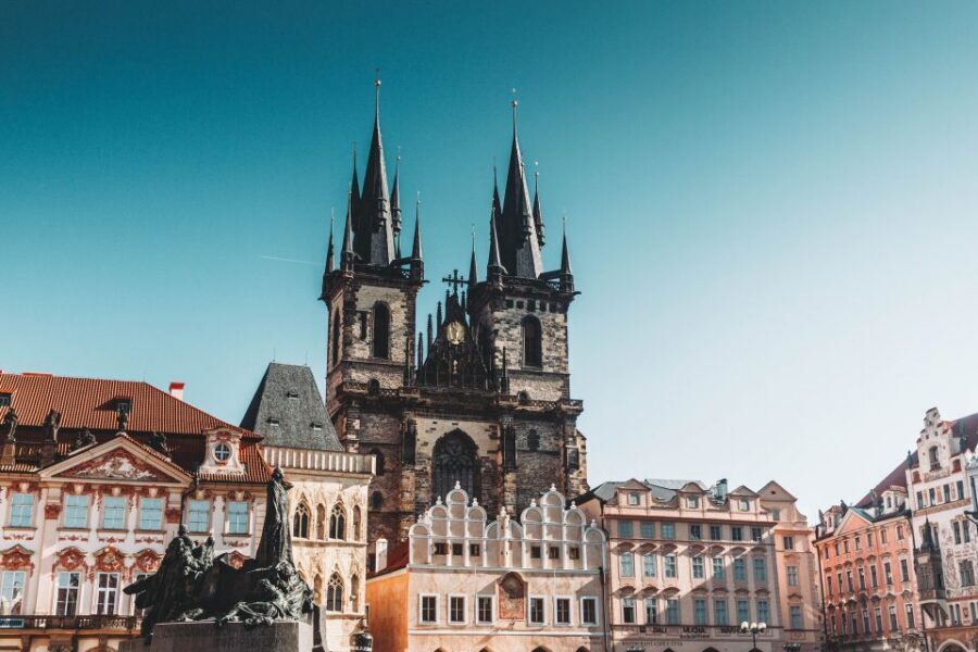 Walking tour of Prague in french: Old Town & Charles Bridge - Why this 90-minute French walk hits the right Prague highlights