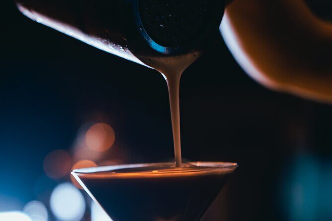 Wednesday Night Live Music and Cocktails Ticket in Kontakt Bar - Timing that makes the night work: music begins at 10:30 pm